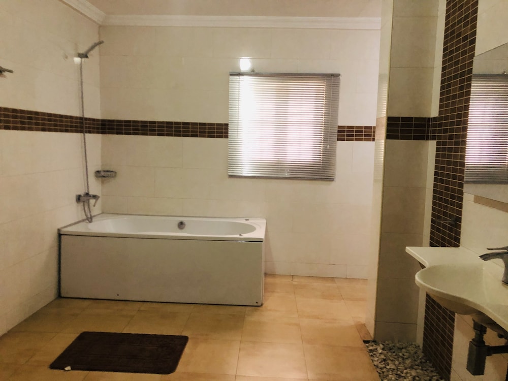 TOC Hotel 18/19