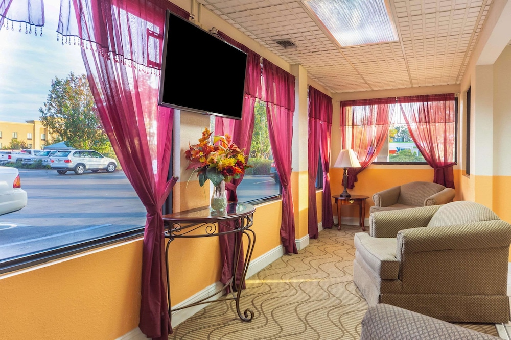 Econo Lodge Laurel, MS 27/31