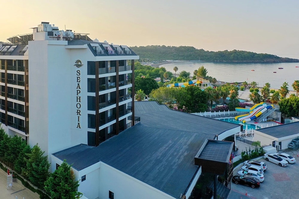 Grand Paradise Hotel 4/50