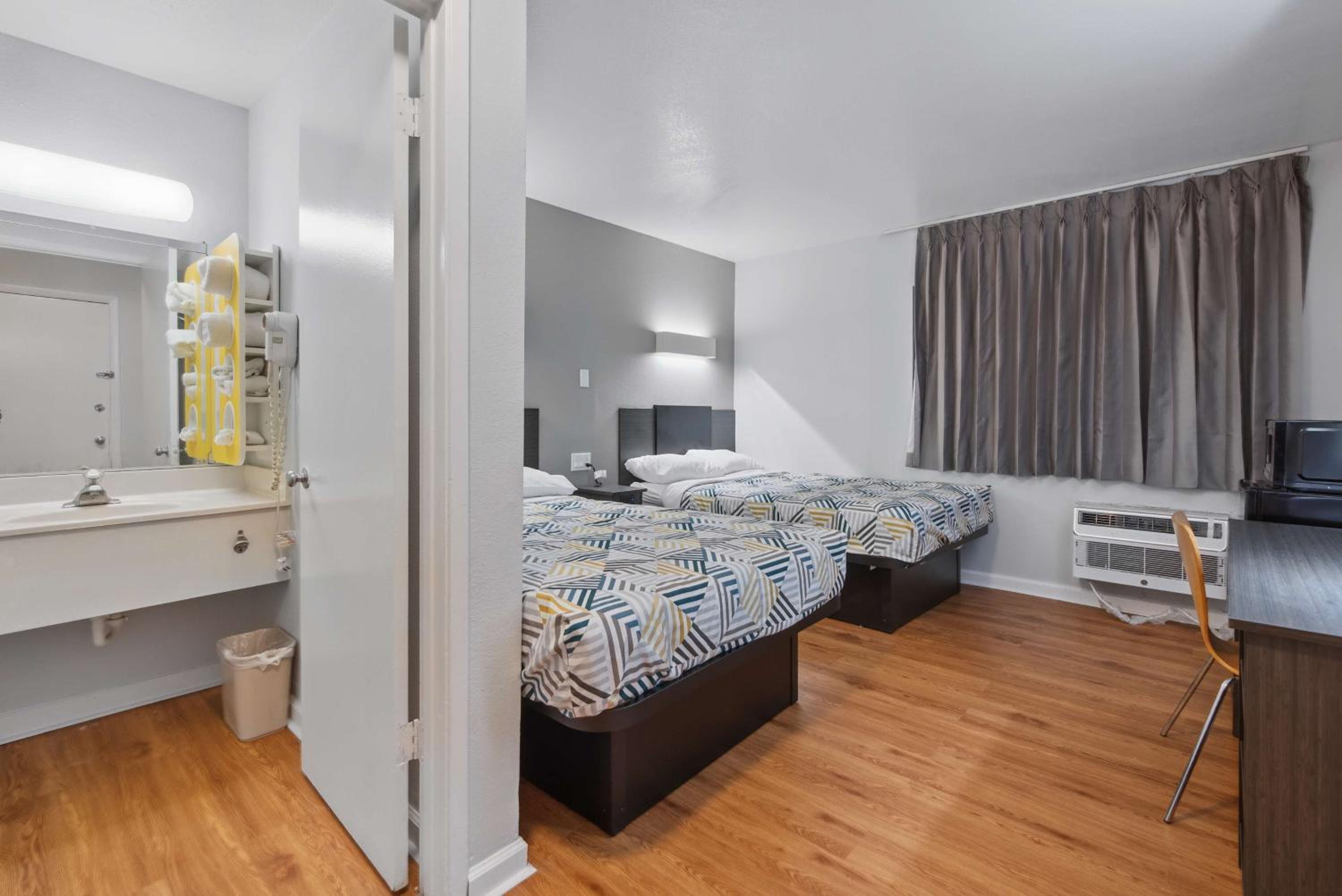 2 Full Beds - Smoking