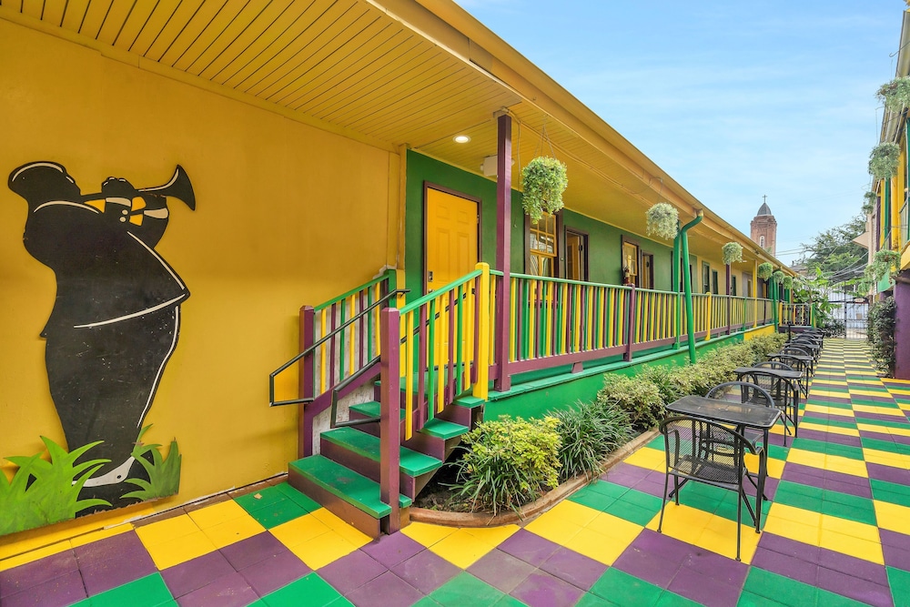 Historic Mardi Gras Inn 40/50