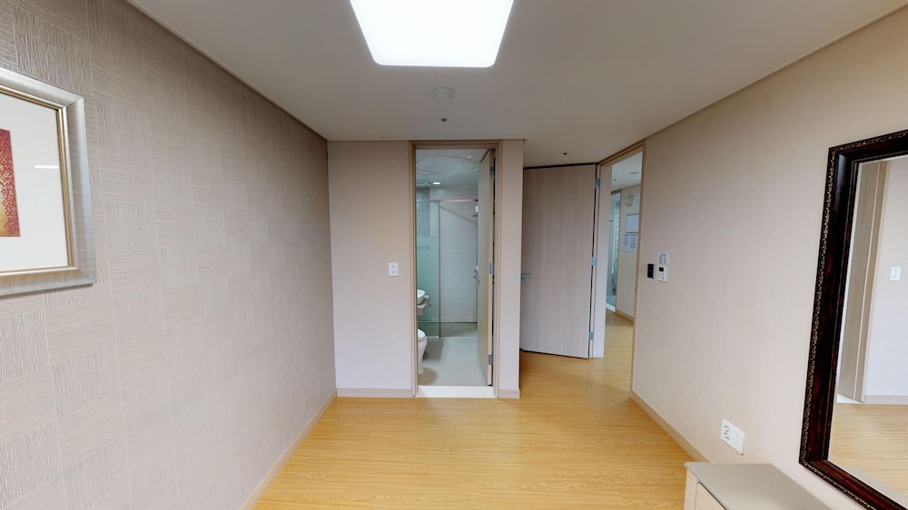 High1 Condominium 28/50