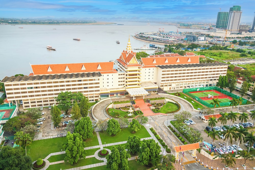 Cambodiana Hotel 1/50