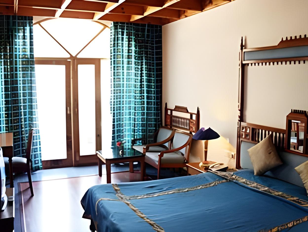 Premium Room with Bathtub (Private Balcony with Full Valley View)