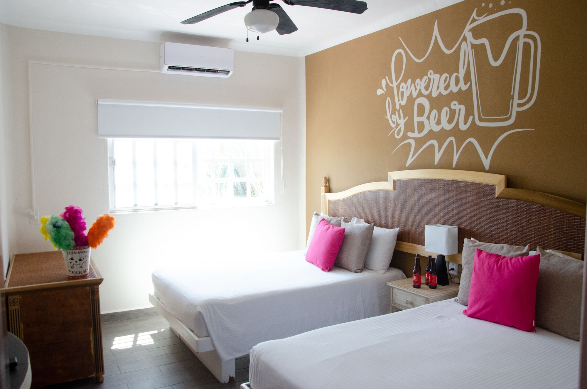 Master, Suite, 2 Double Beds, Mala Vecindad Playa Beer Hotel 2/7