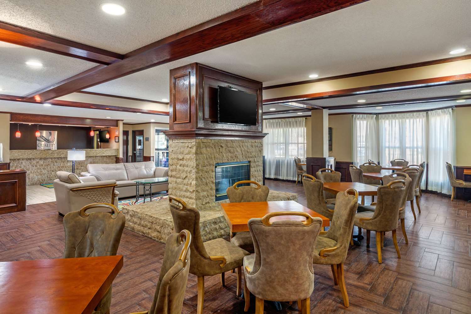 Quality Suites Addison-Dallas 35/42