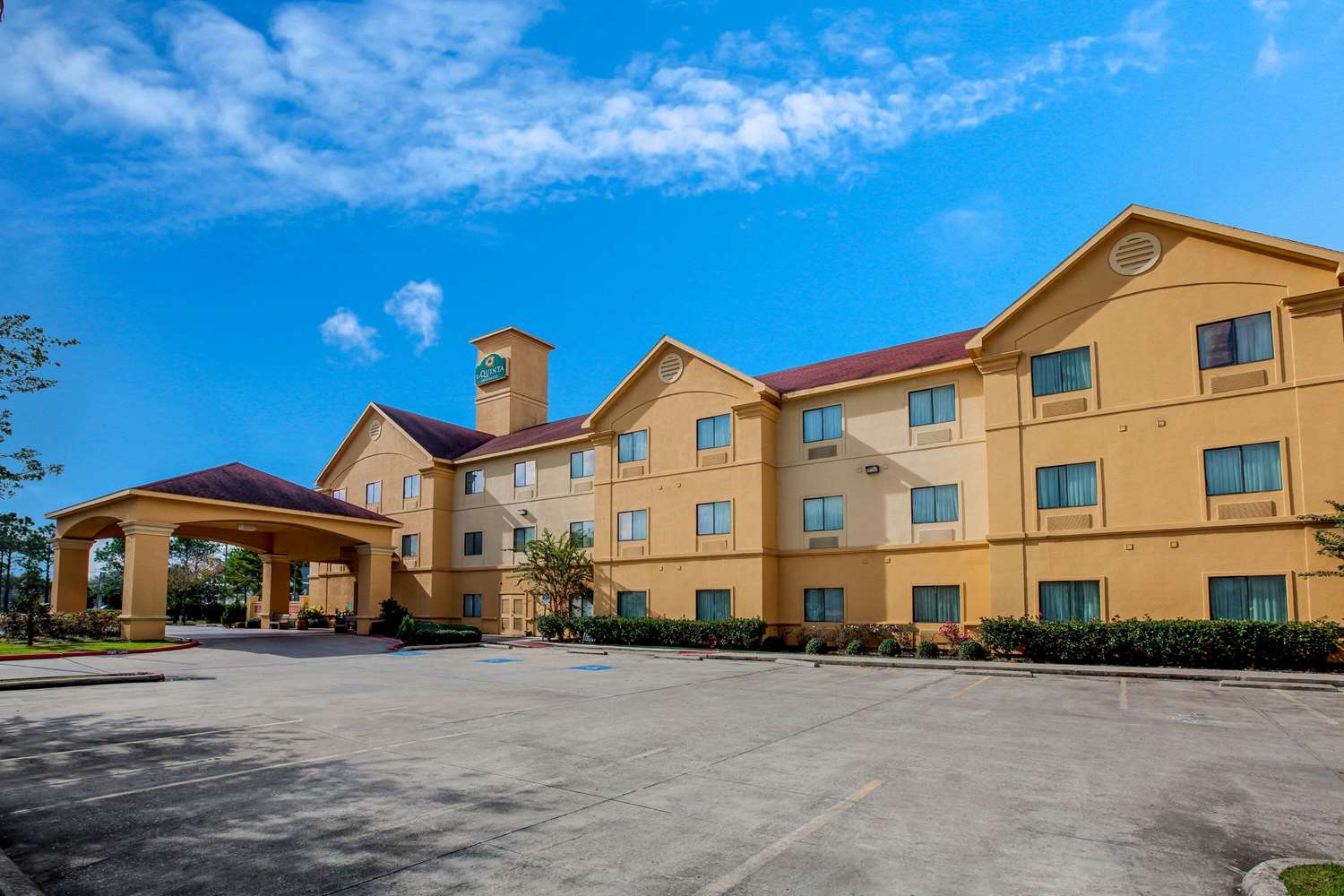 La Quinta Inn & Suites by Wyndham Pasadena 7/32