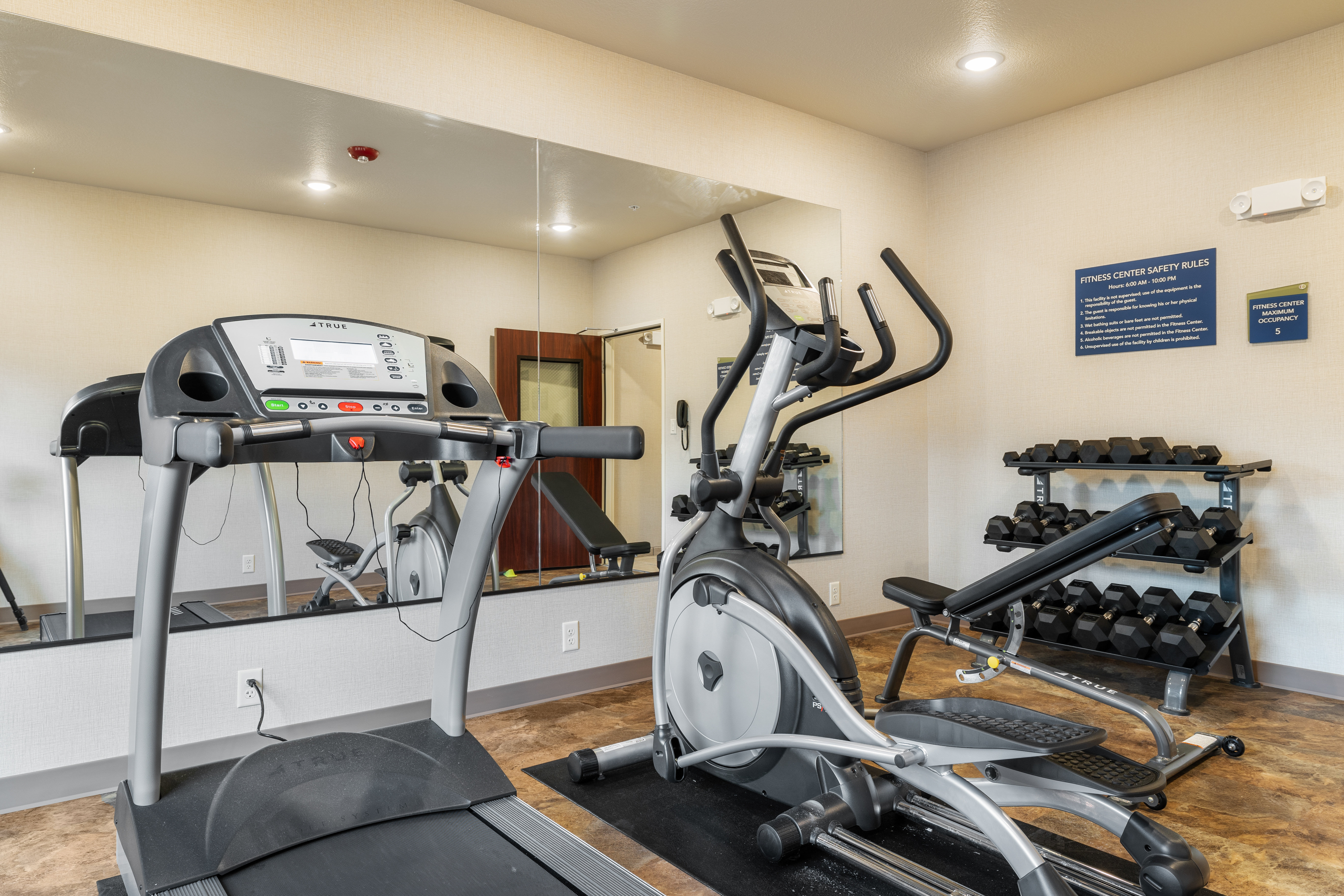 Cobblestone Hotel & Suites - Alpine 6/20