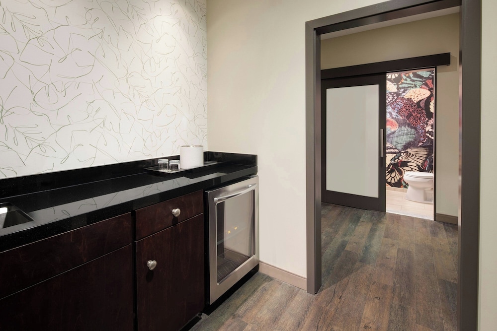 Hotel Tonnelle New Orleans, A Tribute Portfolio Hotel By Marriott 7/49