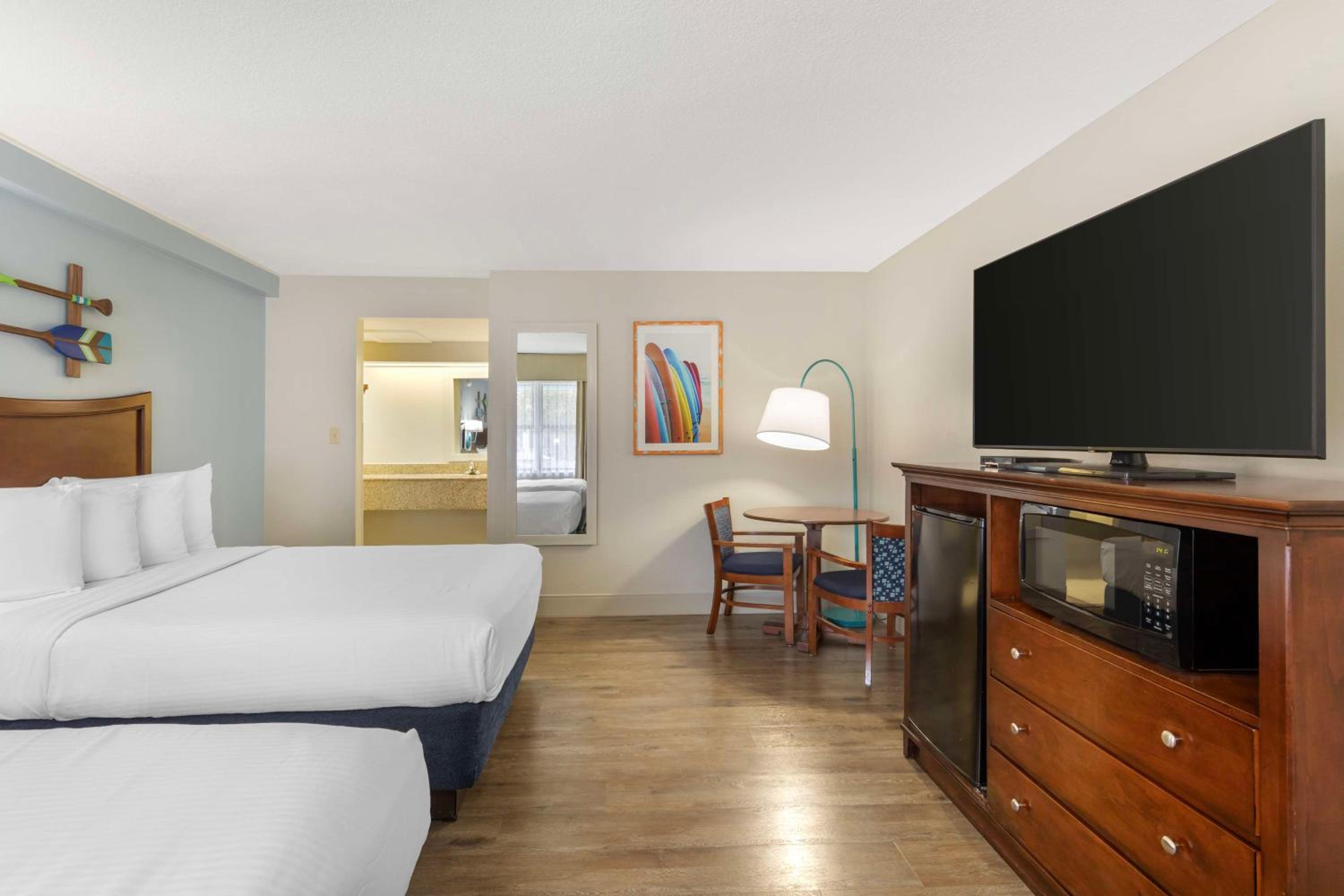 Courtyard, 2 Queen Beds