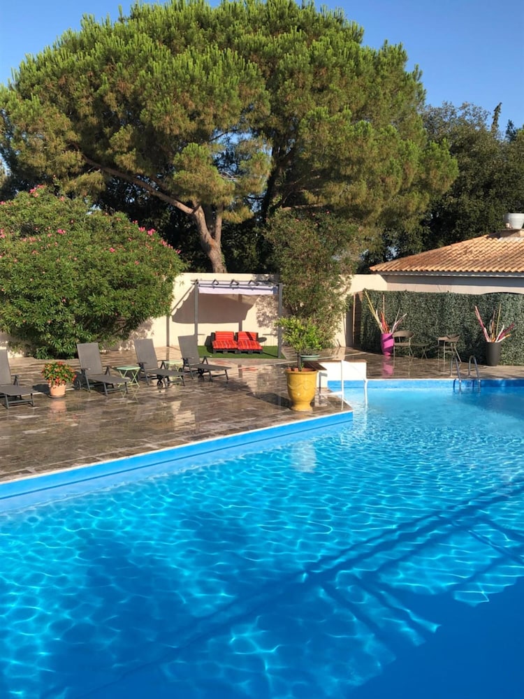 LES AUBUNS COUNTRY HOTEL 40/45