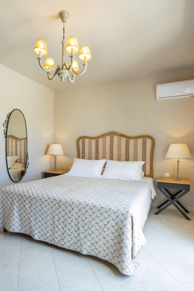 Elaia Villas 16/72