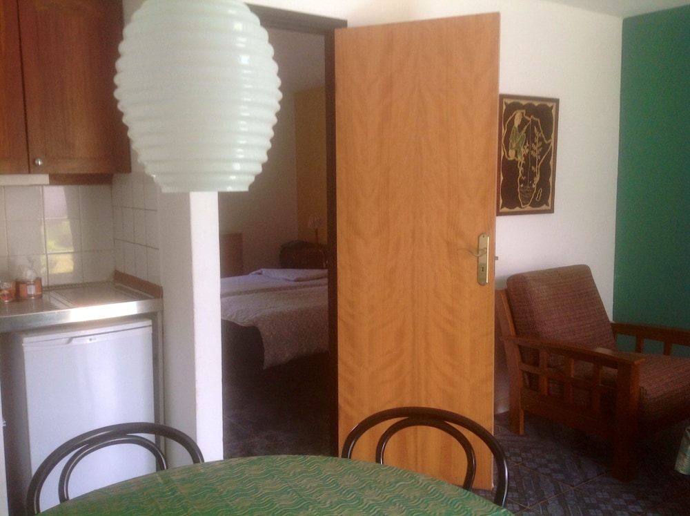 Bungalow Beach Hotel 30/58