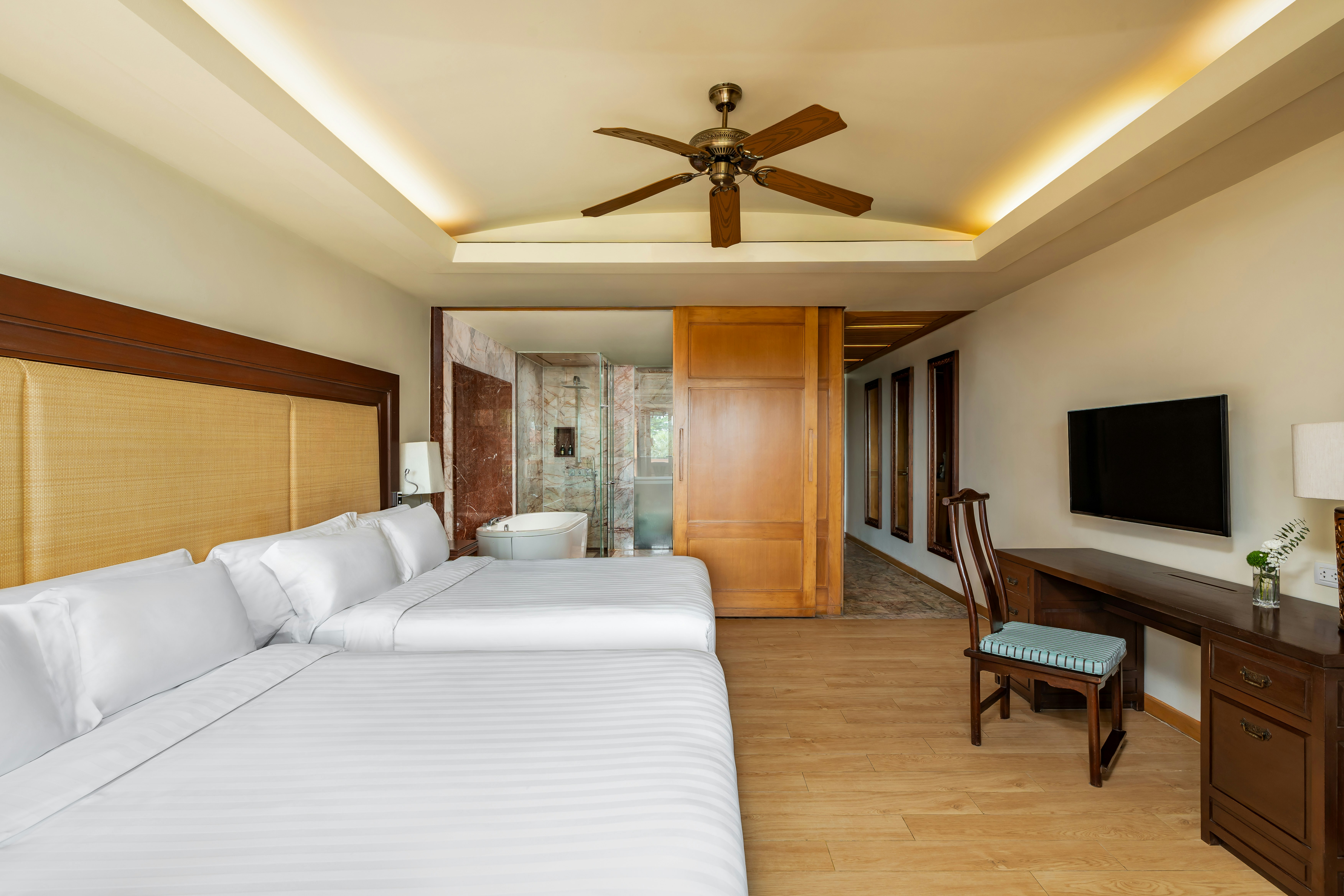 Centara Grand Beach Resort Phuket 21/85