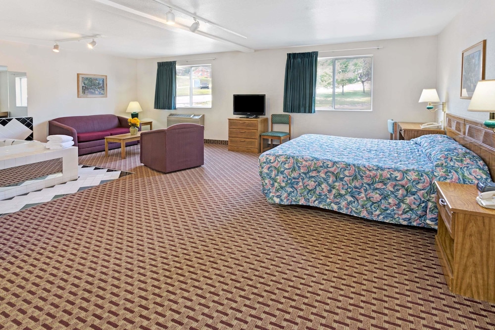 Super 8 by Wyndham Canonsburg/Pittsburgh Area 12/40