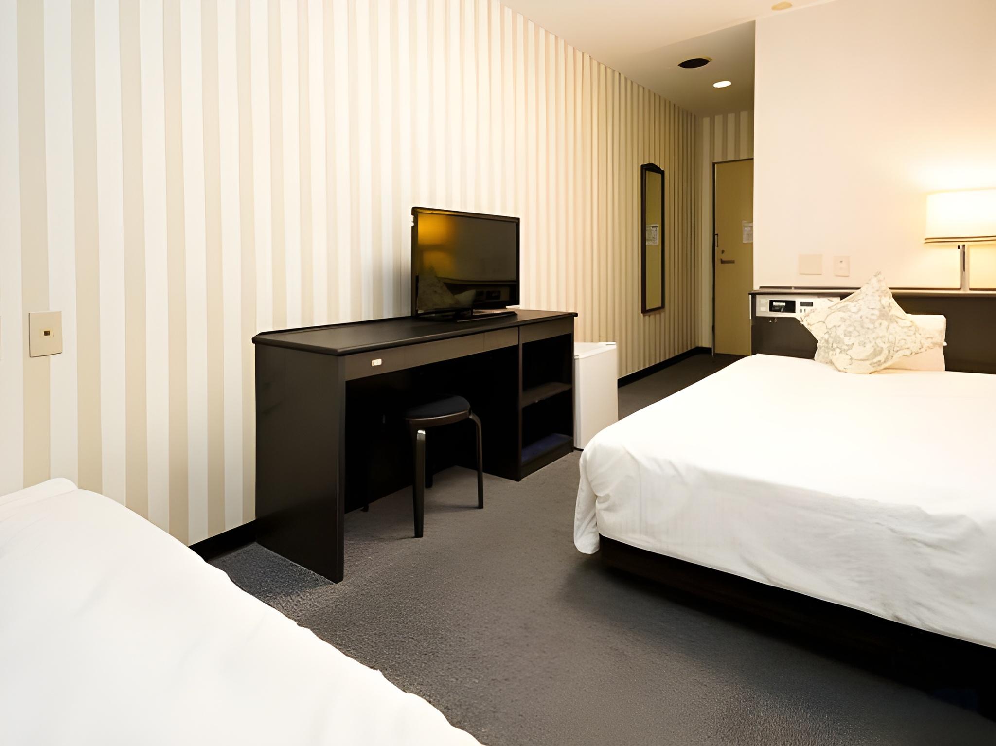 Standard, Twin Beds