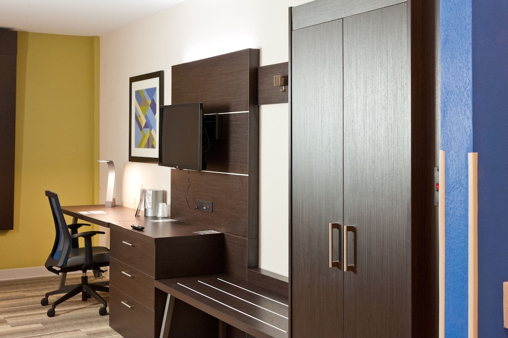 Holiday Inn Express Hotel Suites Scott Lafayette West 46/50
