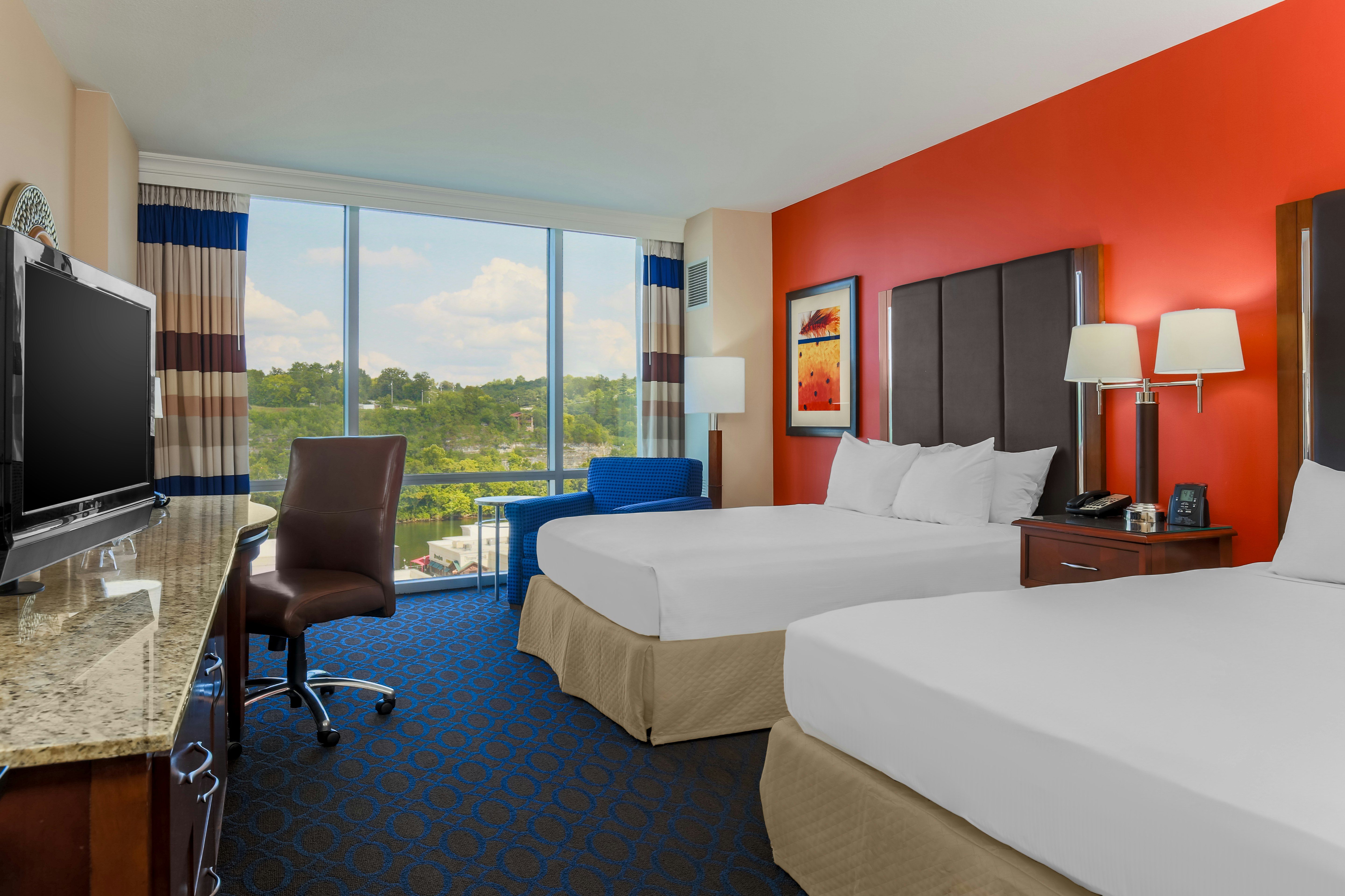 DELUXE, 2 QUEEN BEDS