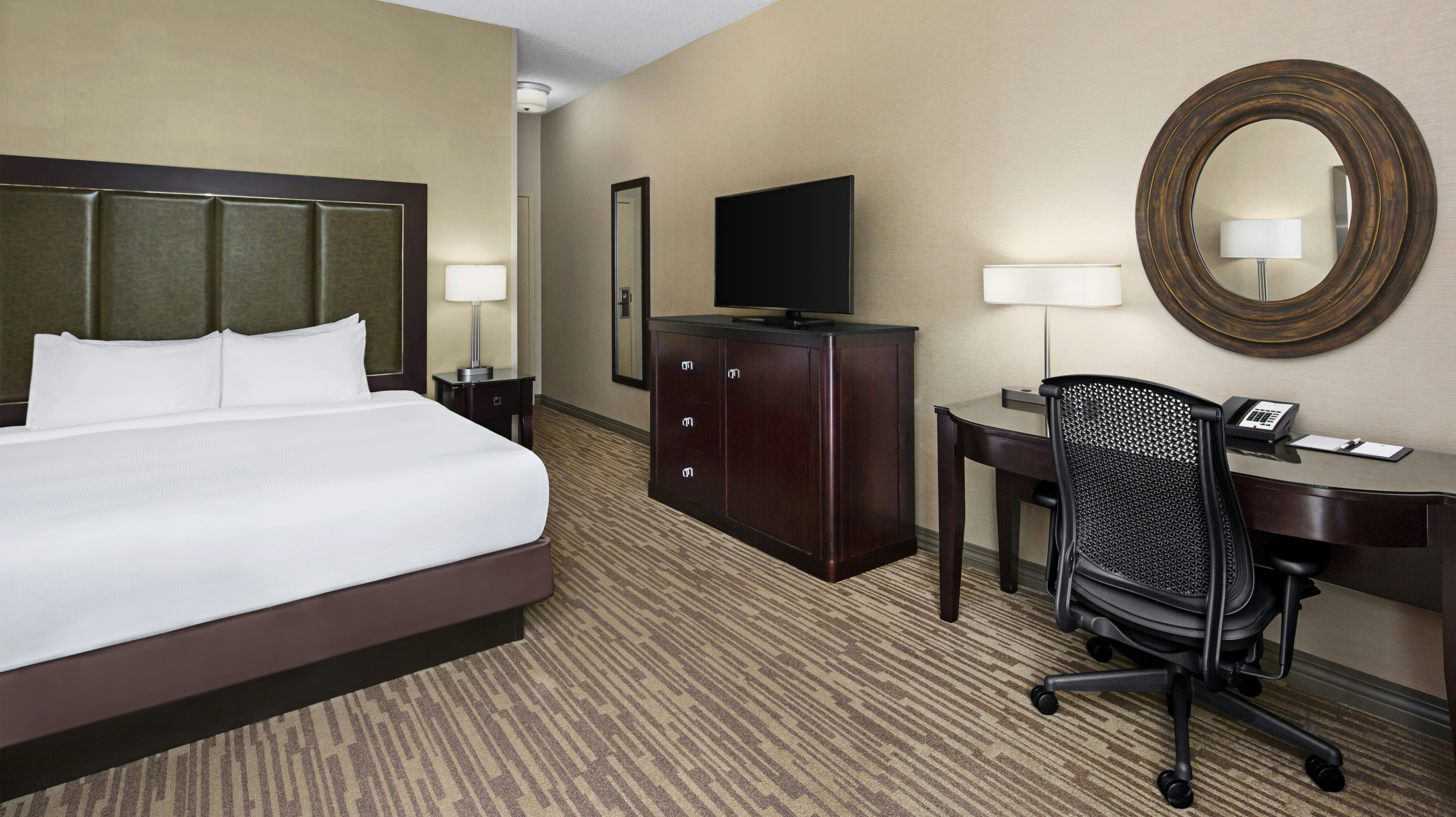 ROOM, KING BED, ACCESSIBLE