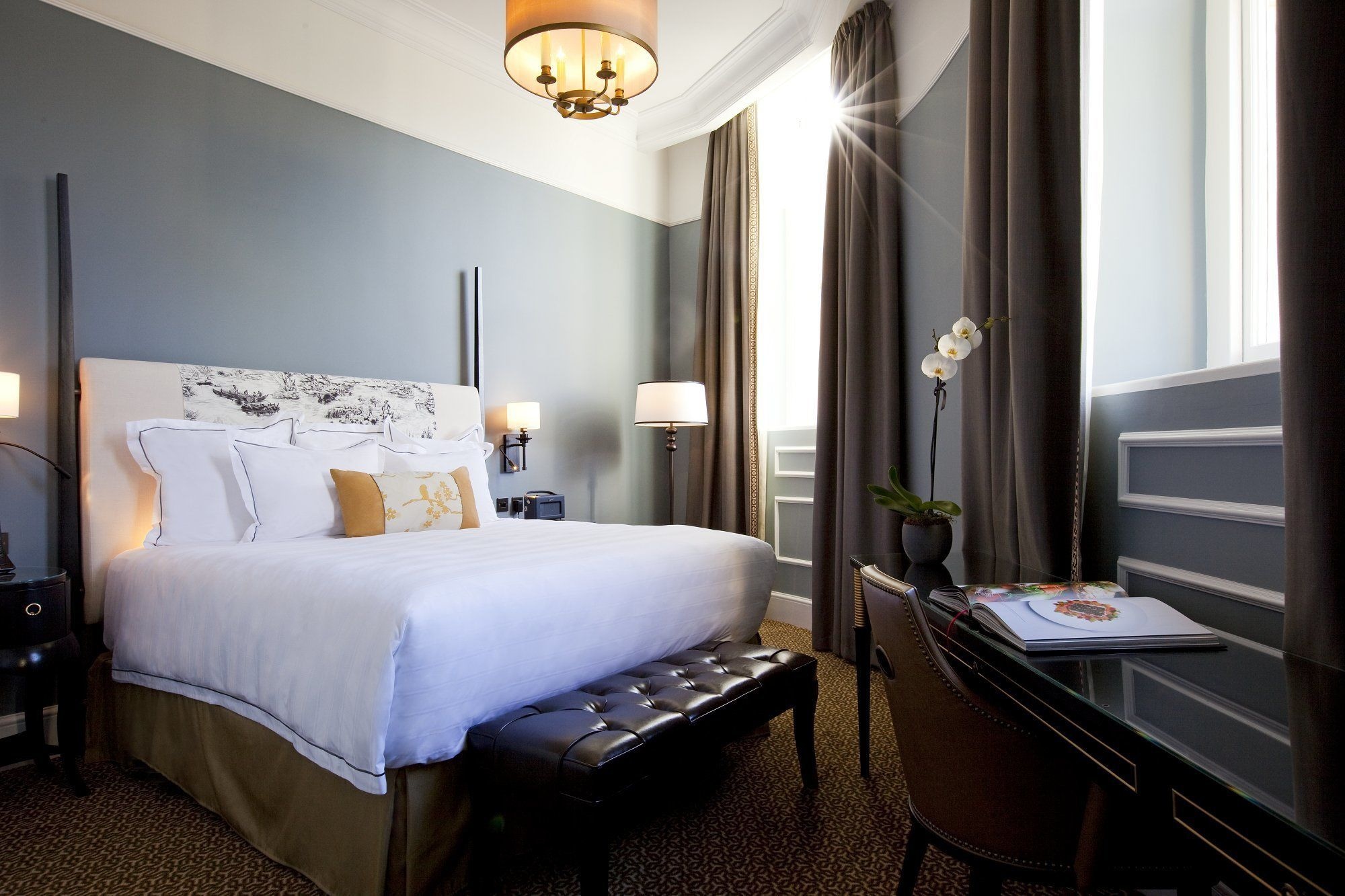SUITE, KING BED