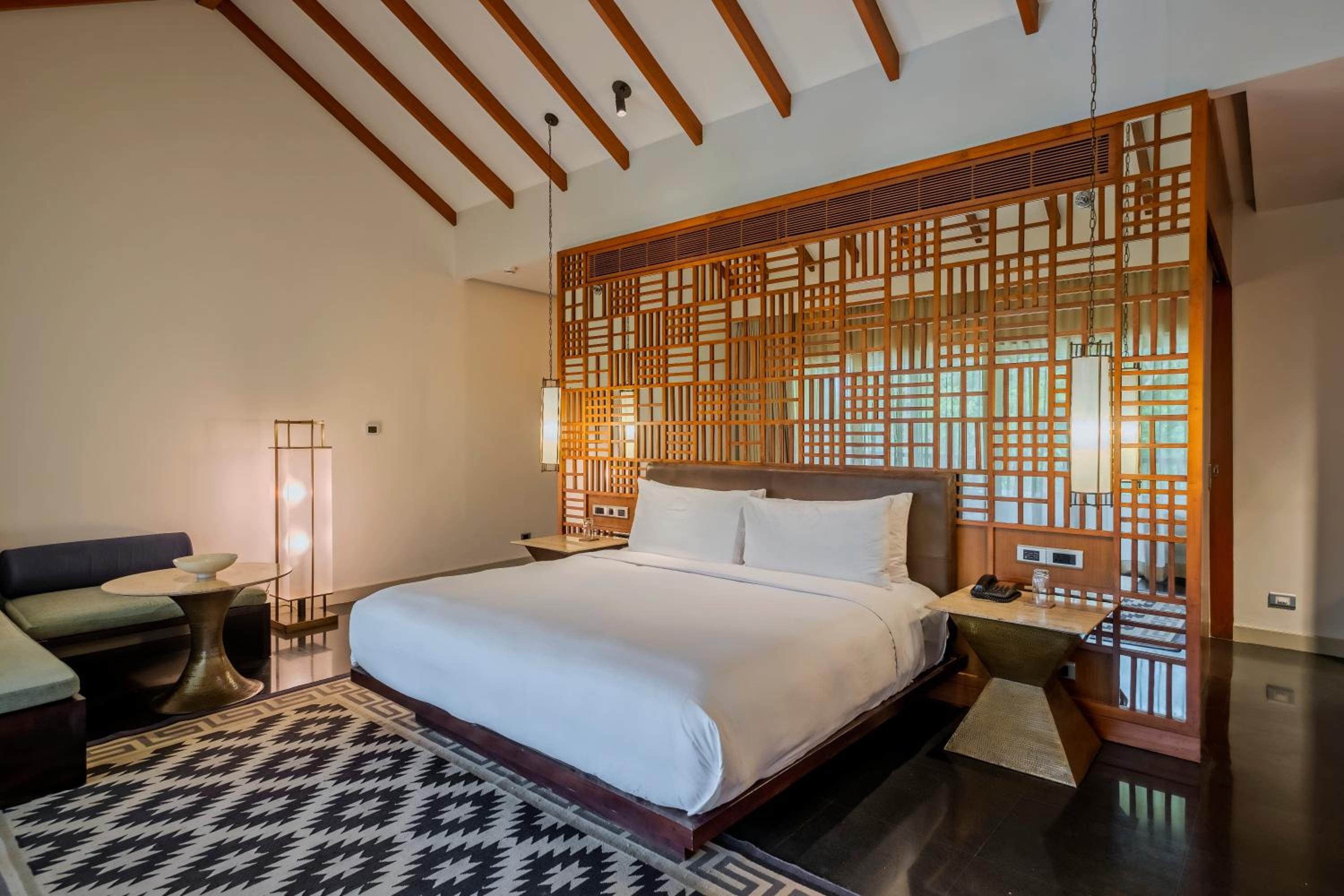 Diwa, Club, Premium, Pool View, Balcony