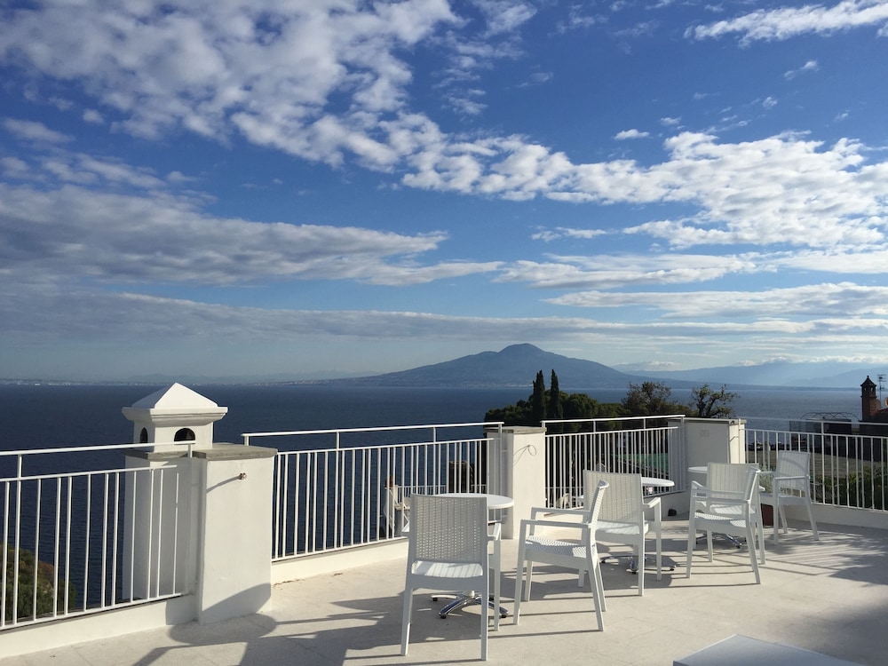 Boutique Hotel Helios - Adults Only 70/74