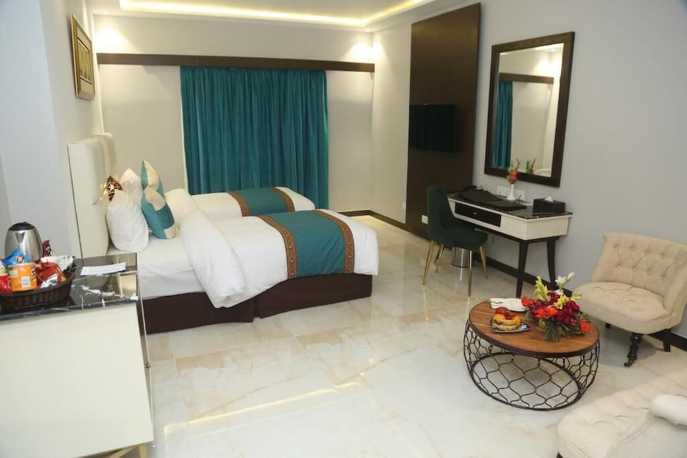 Best Western Plus Grand Hotel Multan 20/61