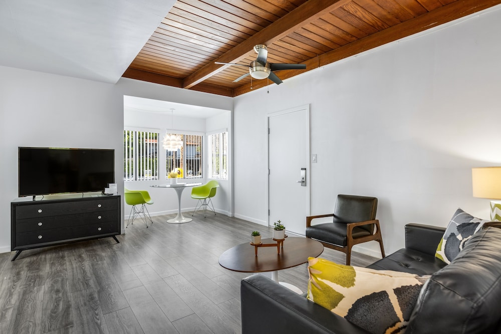 The Three Fifty Hotel - Adults Only 37/63