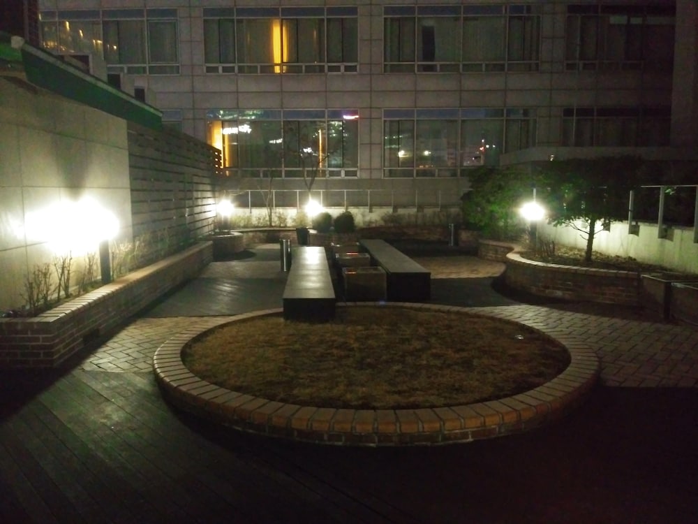 Ekonomy Hotel Myeongdong Premier 42/48