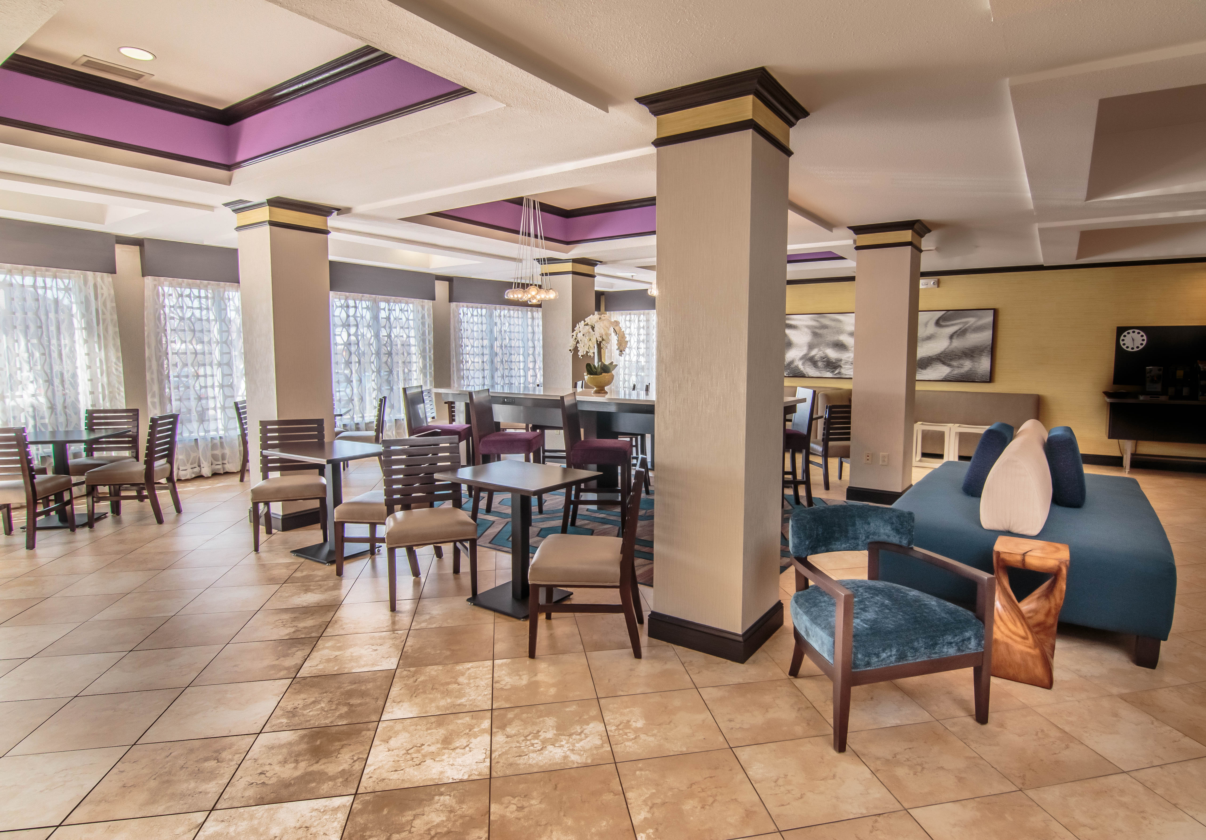 Holiday Inn Express Hotel And Suites Farmington 59/63