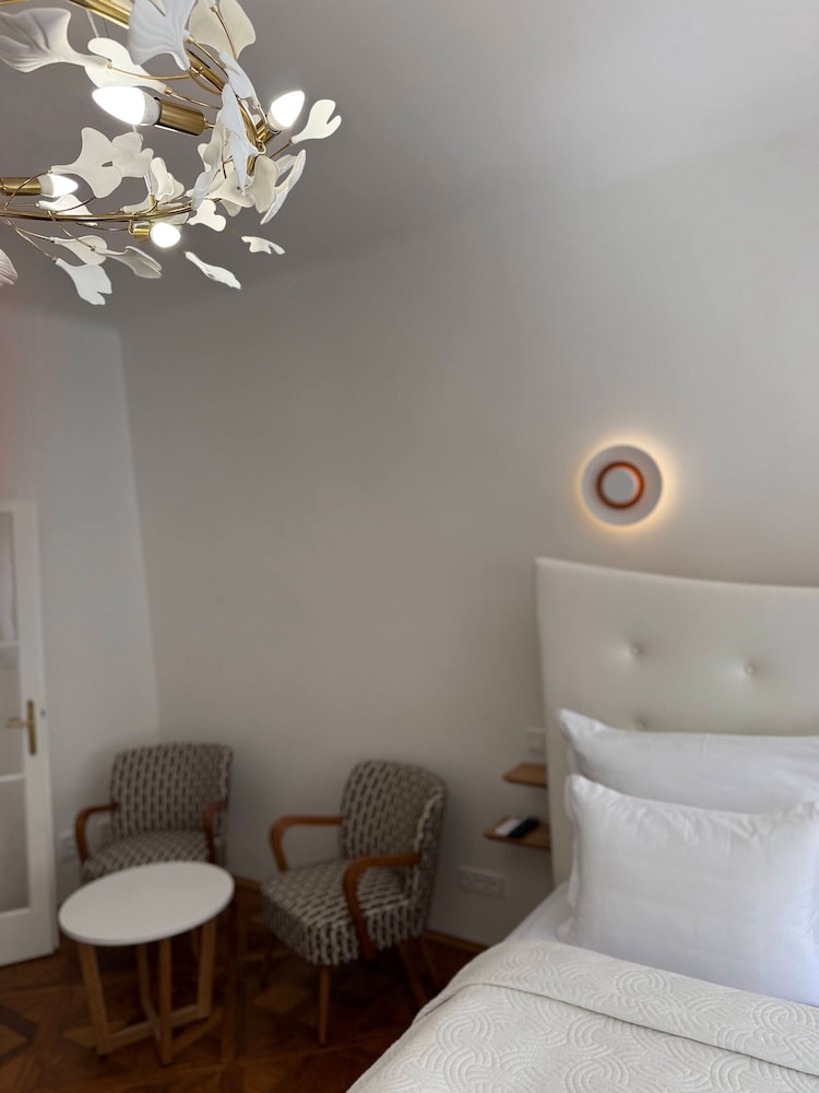 Grand Hotel Praha 13/79