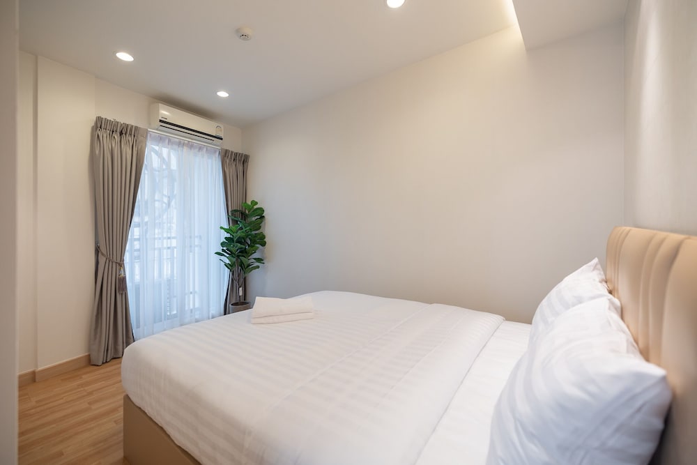 Suite, Queen Bed, Balcony