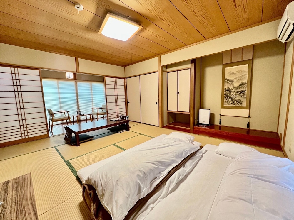 Japanese, 4 Futon Beds, Outdoor Bath, Annex