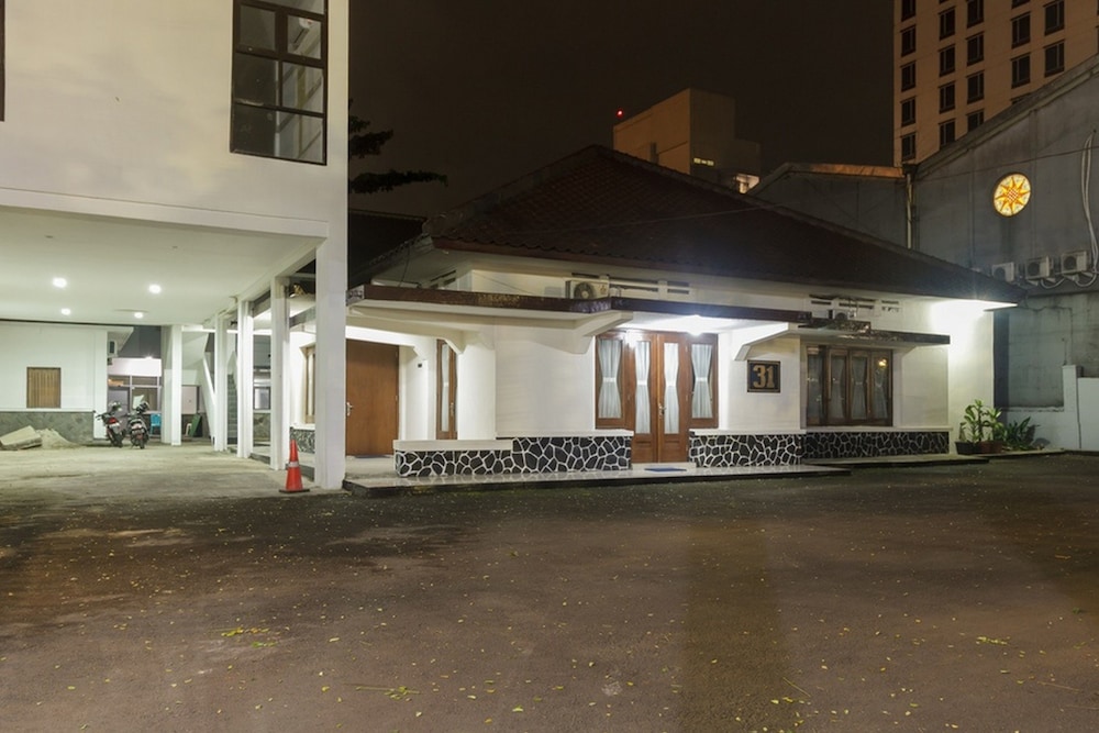 Reddoorz Plus Near Rs Pmi Bogor 4/38