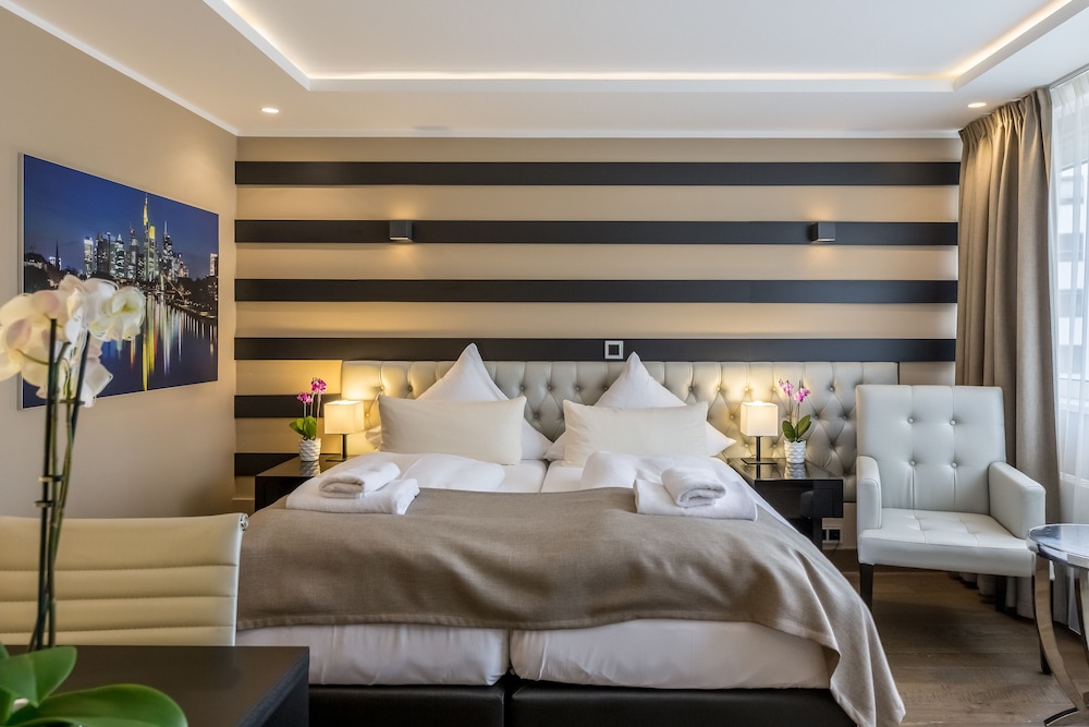 Skyline Hotel 24/66