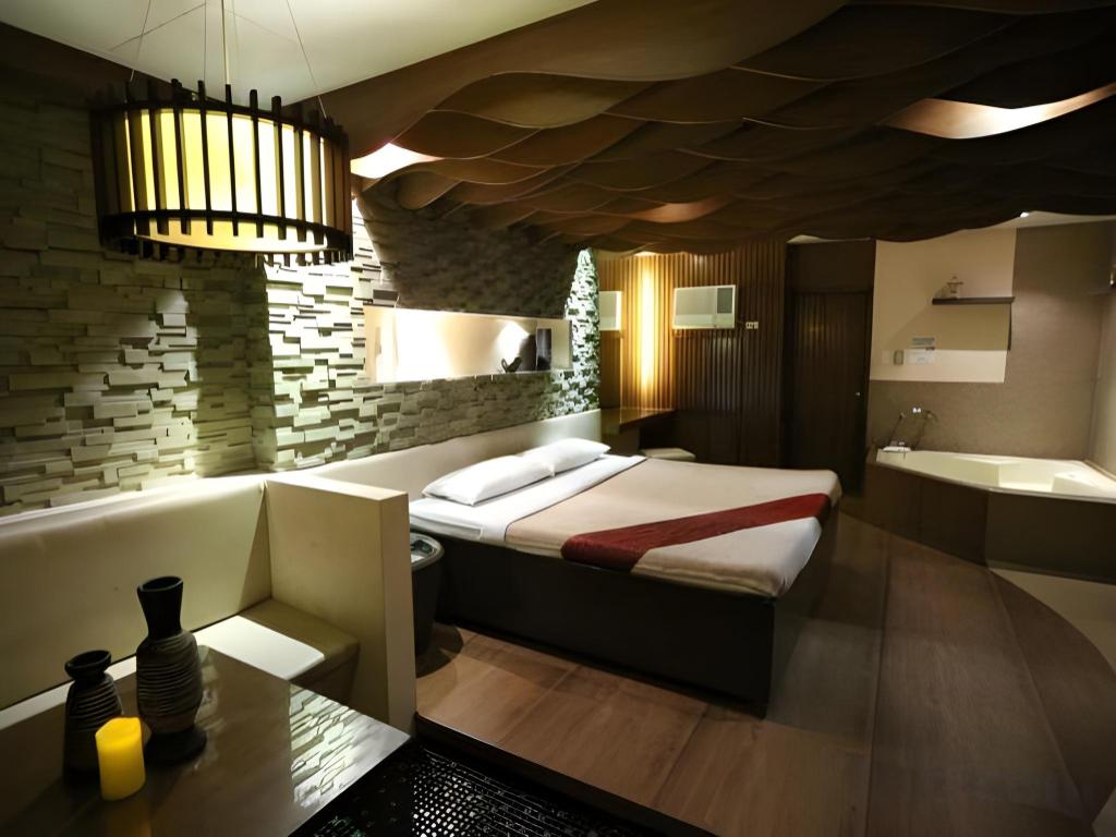 Victoria Court Suites 49/49