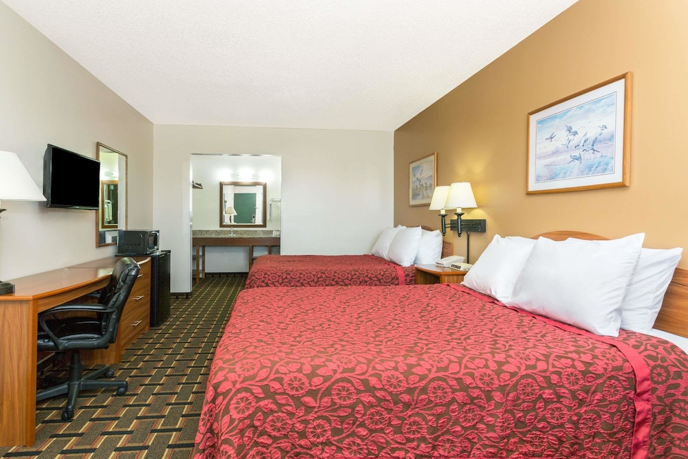 Days Inn by Wyndham Paxton 8/18