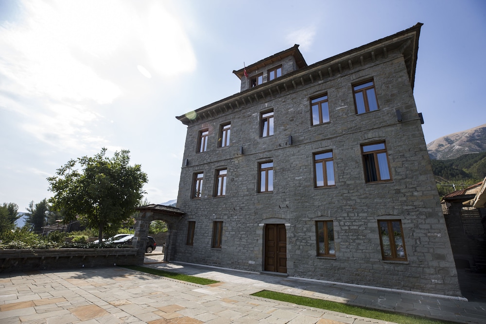 Villa Permet (Hotel & Restaurant) 3/33