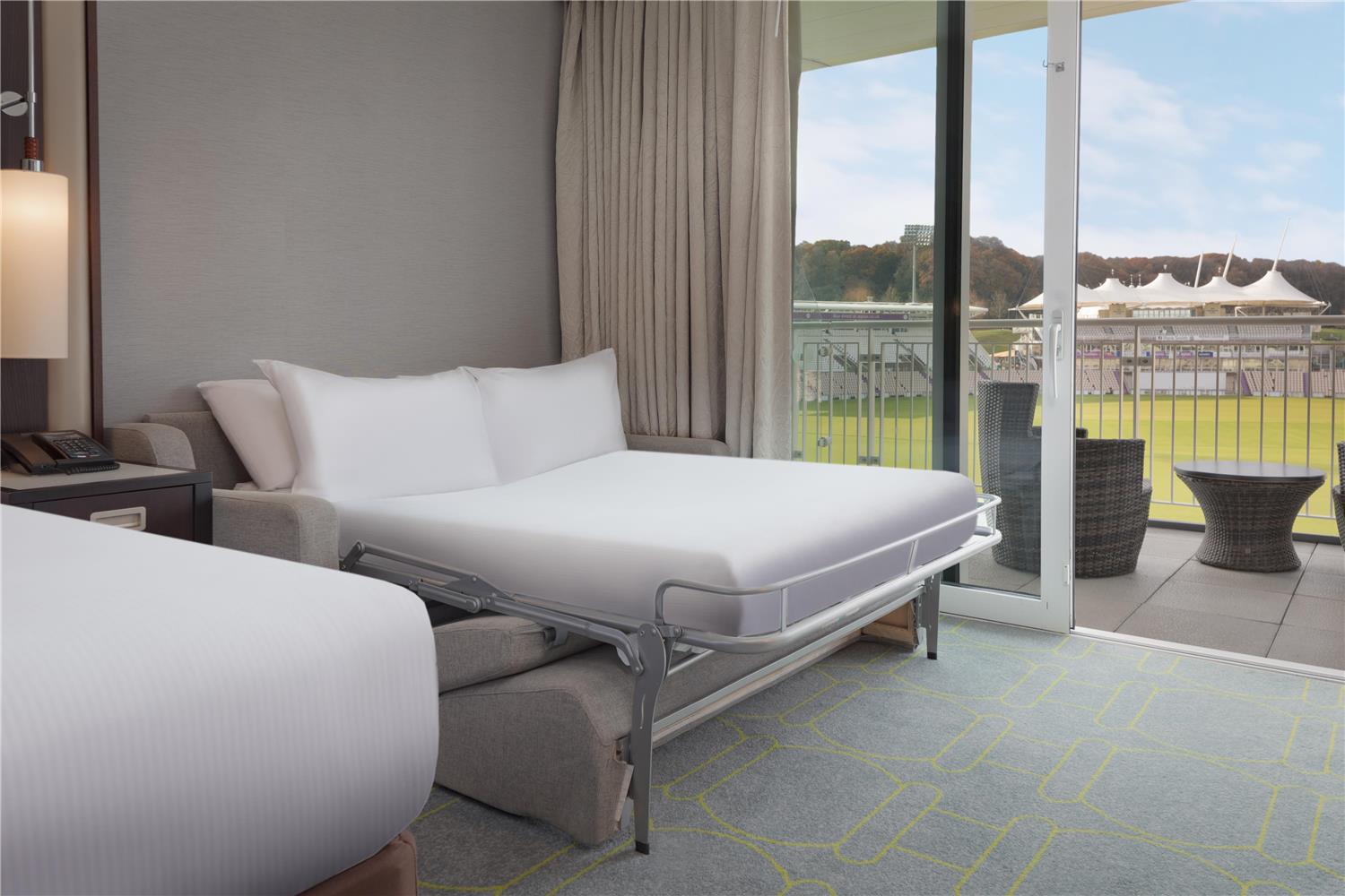 Deluxe, Queen Bed