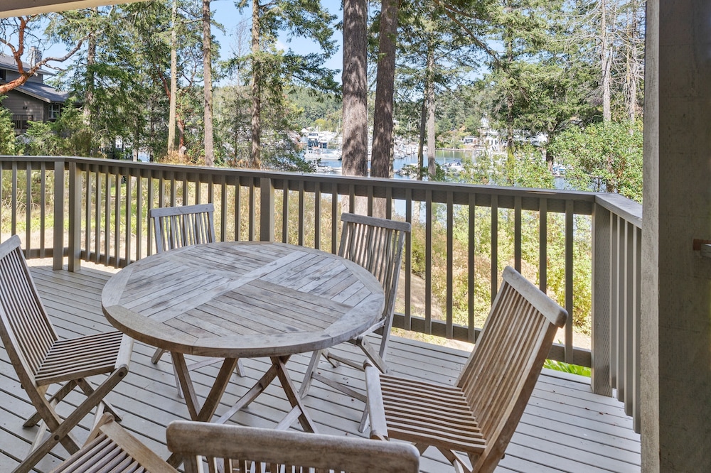 Roche Harbor Resort 59/77