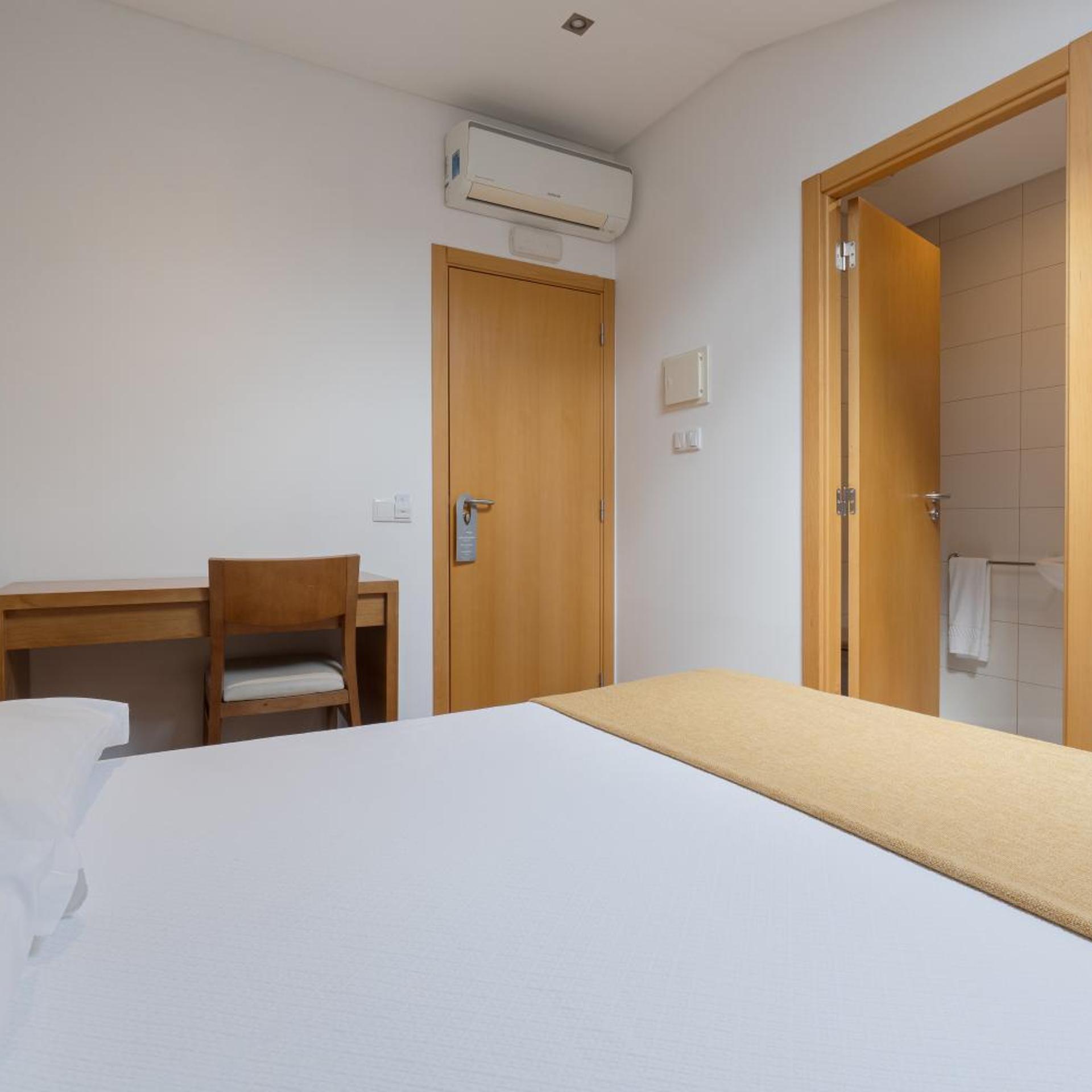 Room, Double or Twin Bed