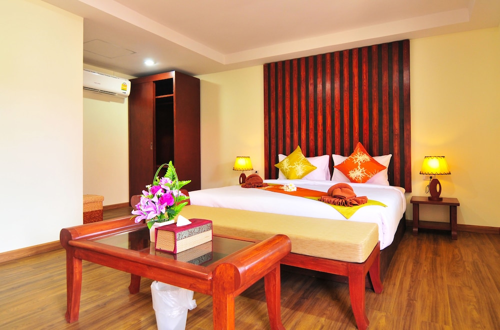 Phi Phi Little Star 28/66
