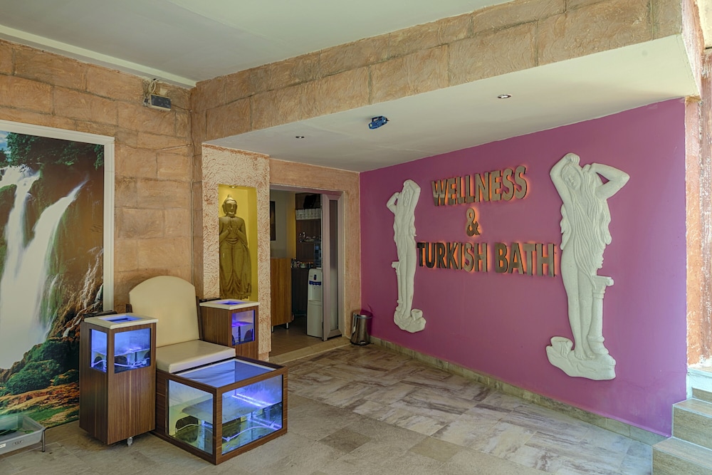 Akalia Suite Hotel and Spa 5/37