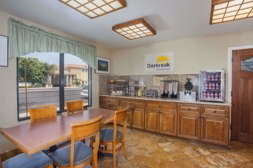 Days Inn by Wyndham Anaheim Near The Park 9/45