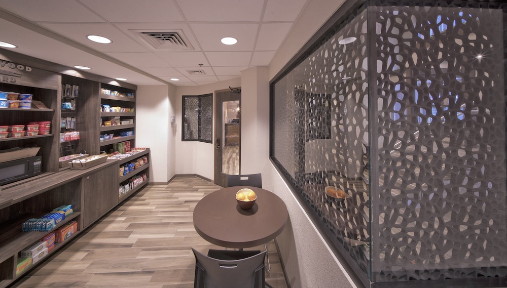 Candlewood Suites Baltimore - Inner Harbor 27/43