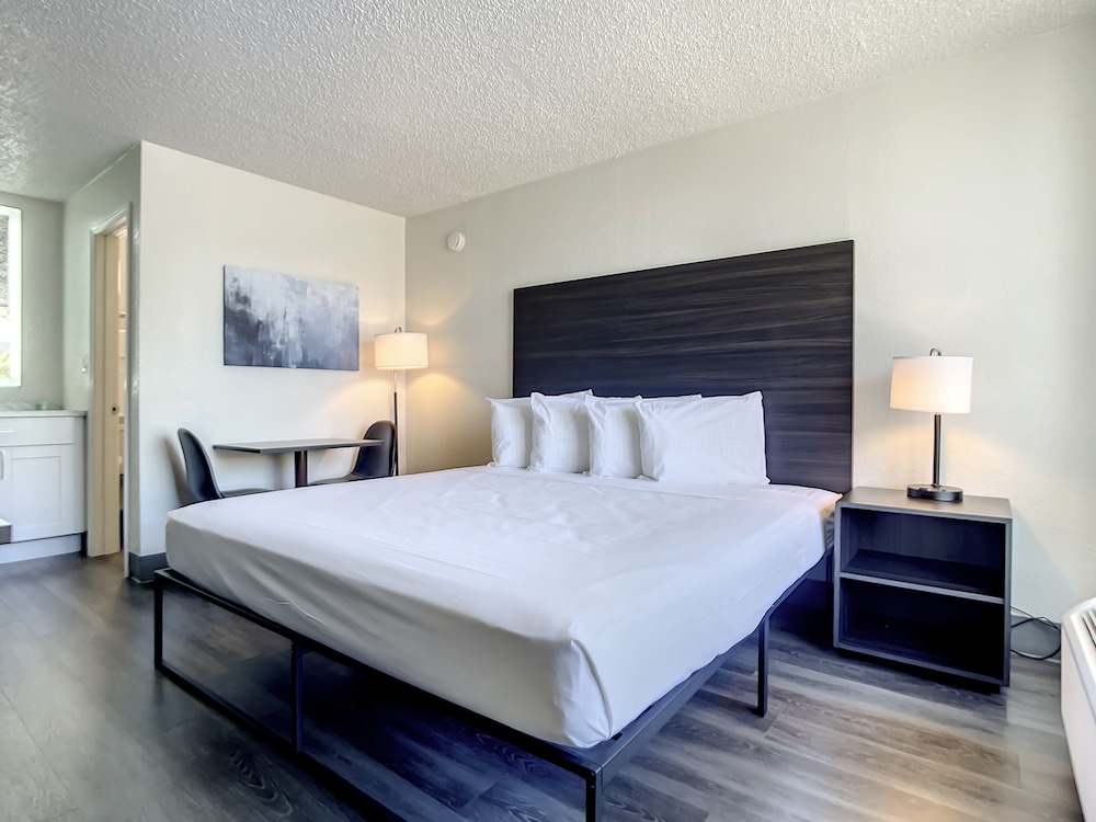 BASIC, KING BED