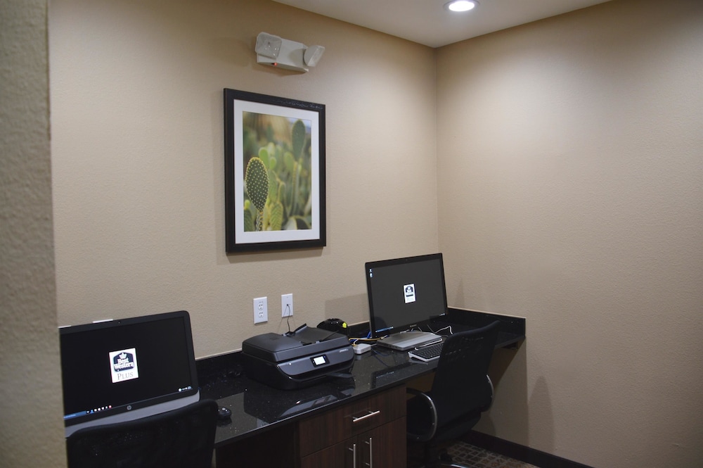 Best Western Plus Elmendorf Hotel 27/31