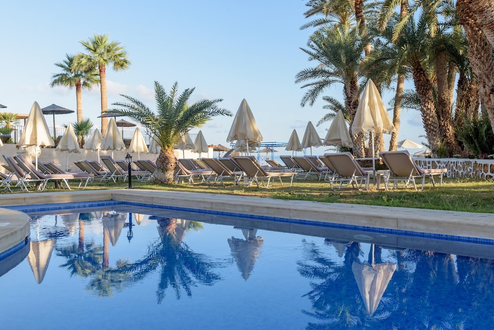 Zeus Hotels Palm Beach Hotel 37/63