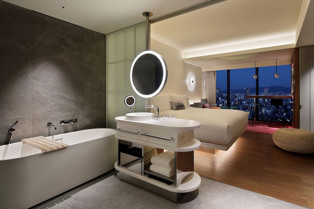 Deluxe, King Bed, with View