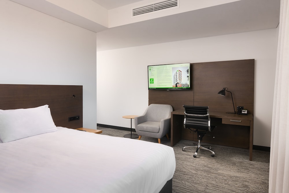 Holiday Inn West Perth 23/70